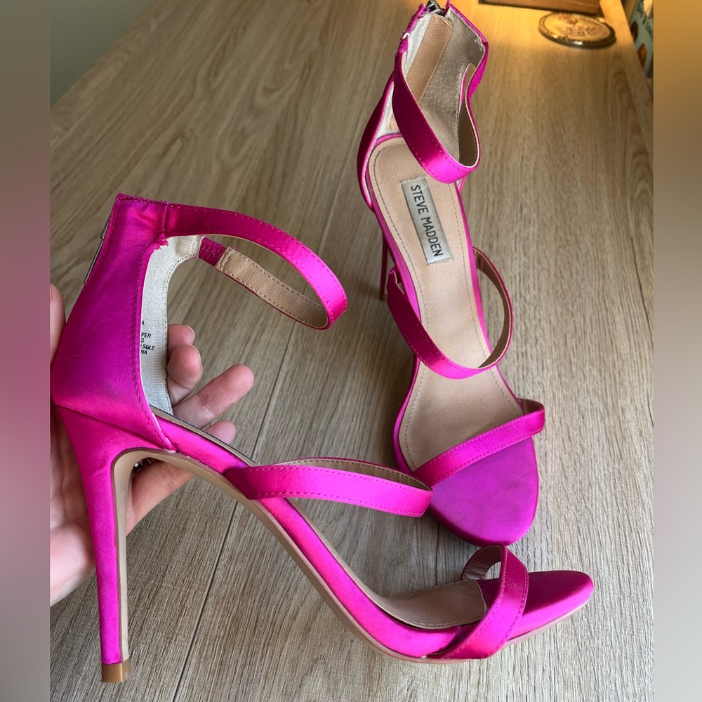 Steve Madden Feelya Heel - Fuchsia Satin